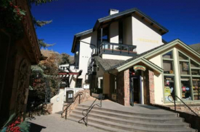 Vail Creekside Condo with Fireplace Near Gondola Vail